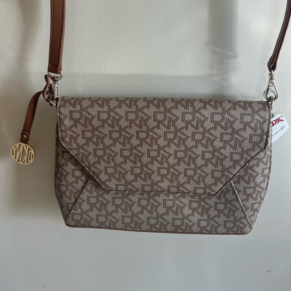 DKNYC————BRAND NEW (tags on) cross body🤎